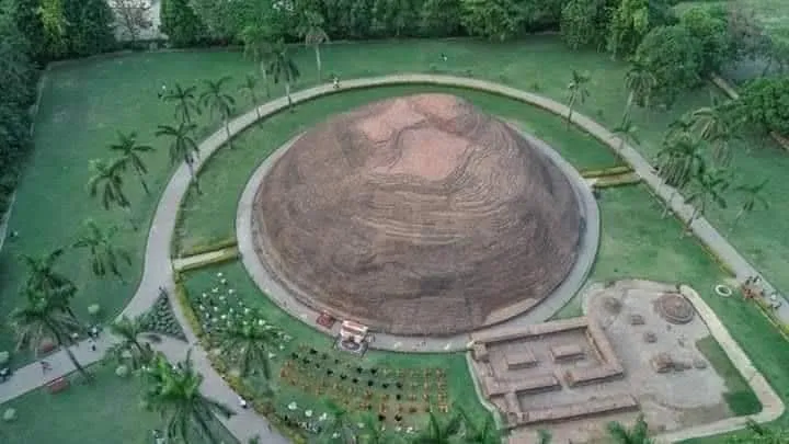 रामाभार स्तूप का हवाई दृश्य
